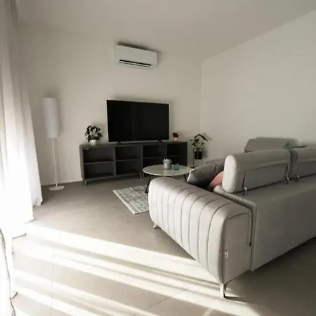 Zara Blu Near Zadar With Private Pool فيلة