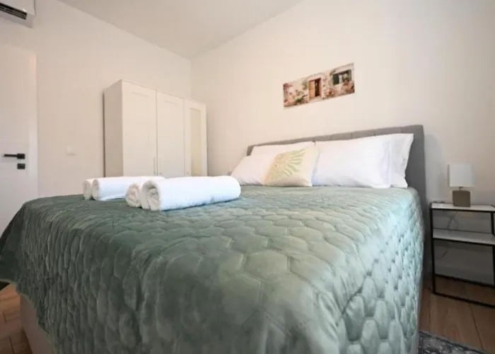 Zara Blu *